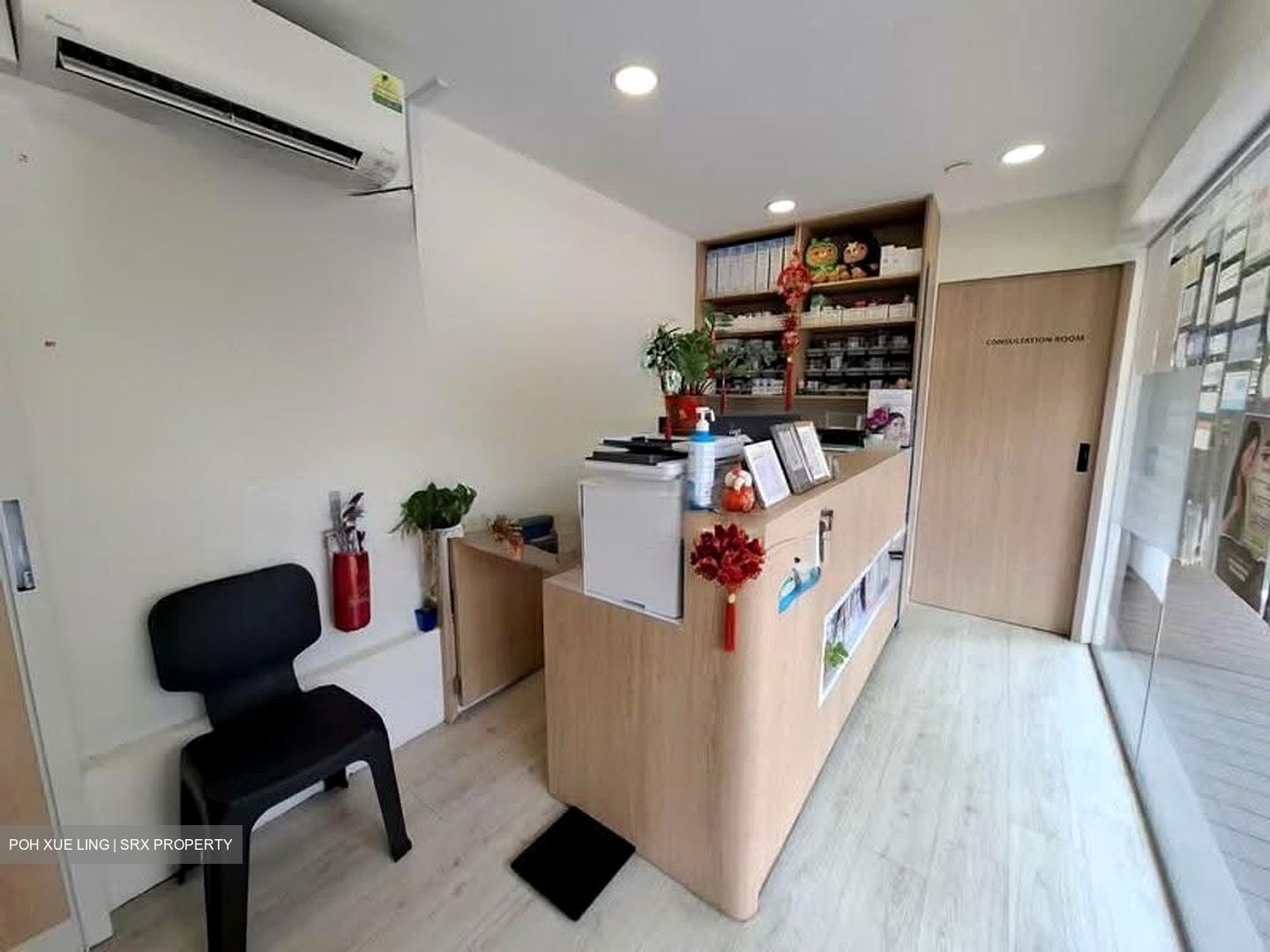 Sceneca Square (D16), Retail #633854321